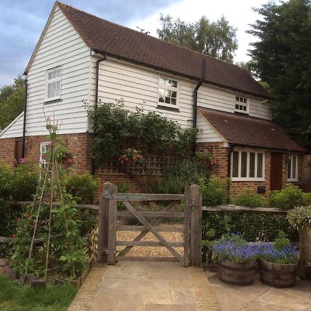 The Barn At Woodview Bed & Breakfast Hildenborough Екстериор снимка