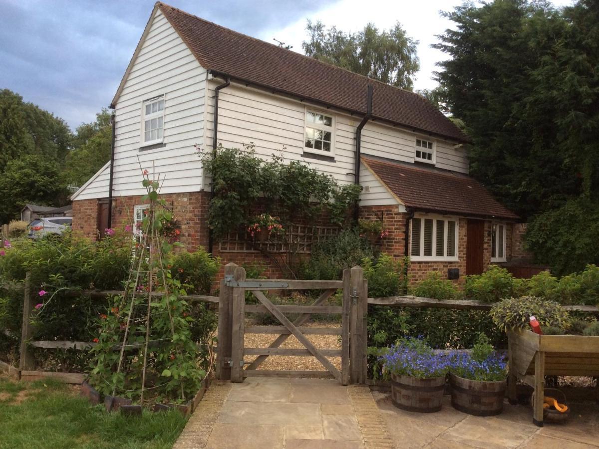 The Barn At Woodview Bed & Breakfast Hildenborough Екстериор снимка